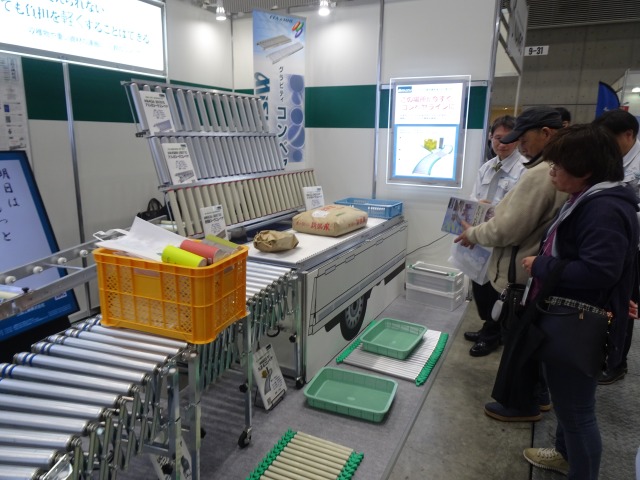 三鈴工機　好評の苗フィーダー 滑らかな搬送で負担軽減